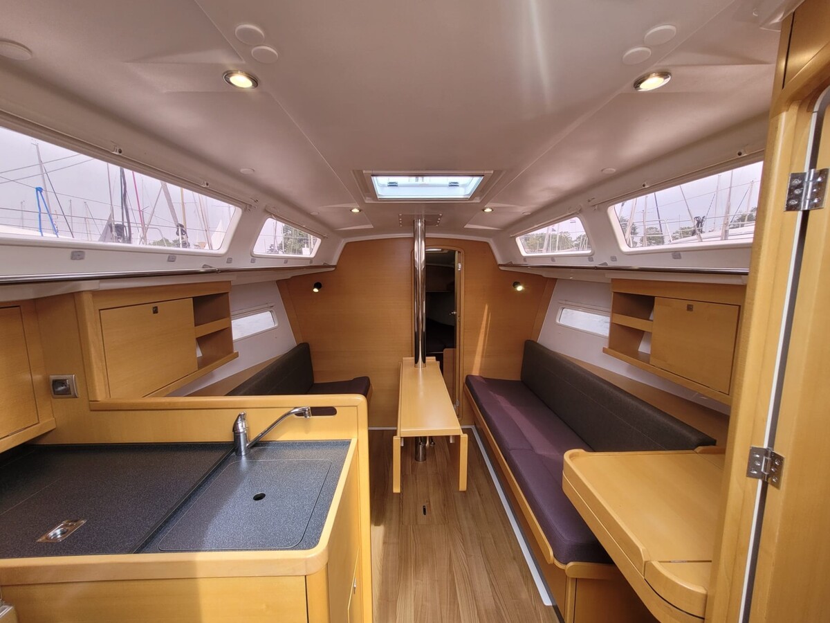 Jeanneau Sun Odyssey 319 2018 – Slechts 159 motoruren - Foto 2