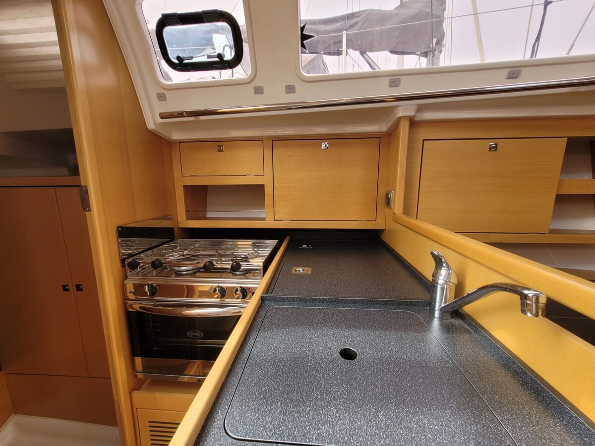 Jeanneau Sun Odyssey 319 2018 – Slechts 159 motoruren - Foto 9