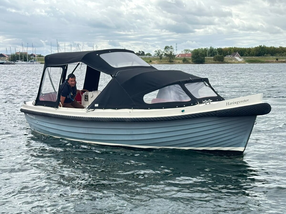 Interboat 22 2010 – Overnaadse sloep met boegschroef