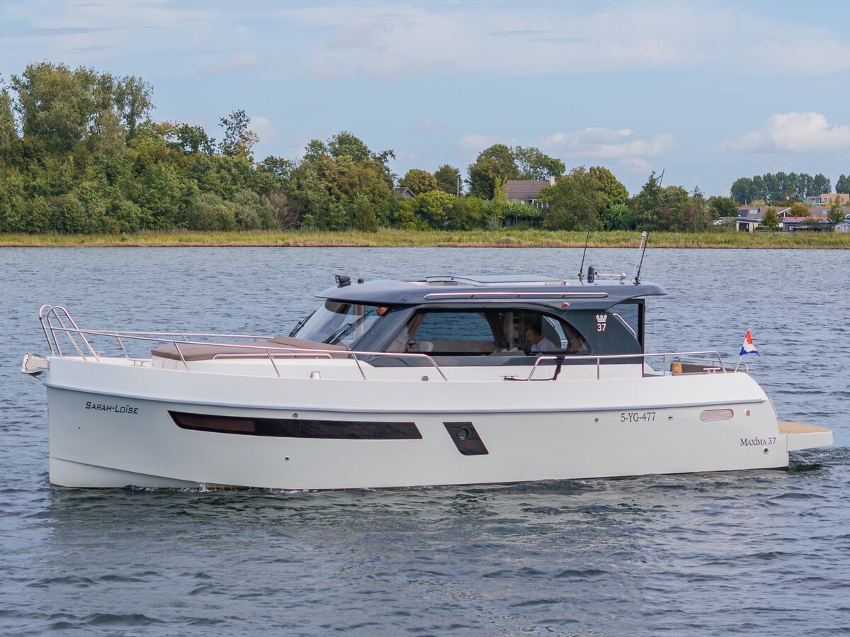 Maxima 37