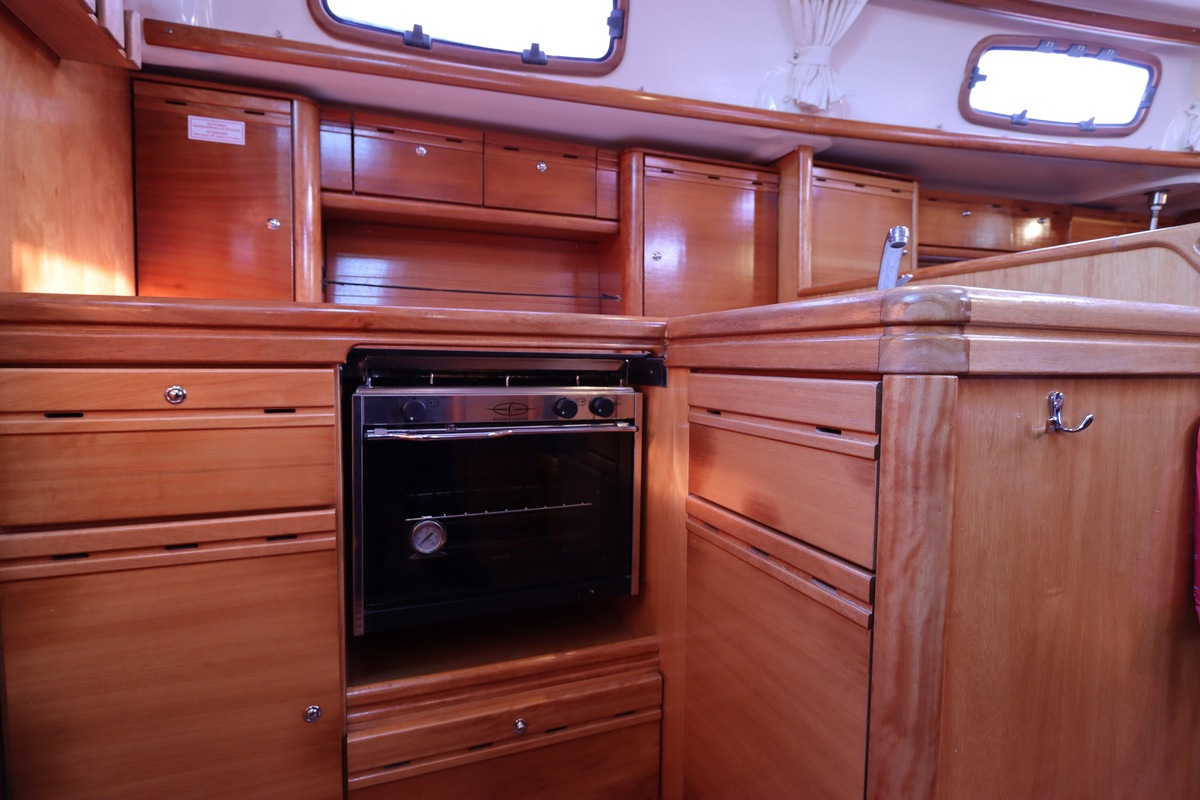 Bavaria 37 Cruiser 2006 – 3 hutten, vleugelkiel, zeilklaar - Foto 12