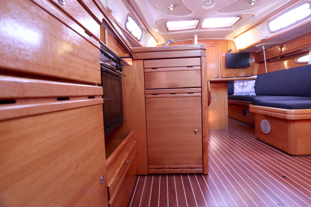 Bavaria 37 Cruiser 2006 – 3 hutten, vleugelkiel, zeilklaar - Foto 17