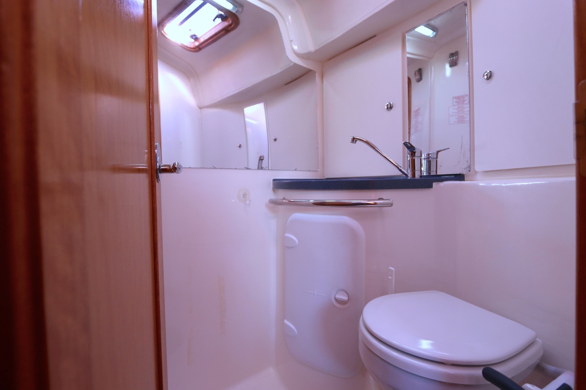 Bavaria 37 Cruiser 2006 – 3 hutten, vleugelkiel, zeilklaar - Foto 21