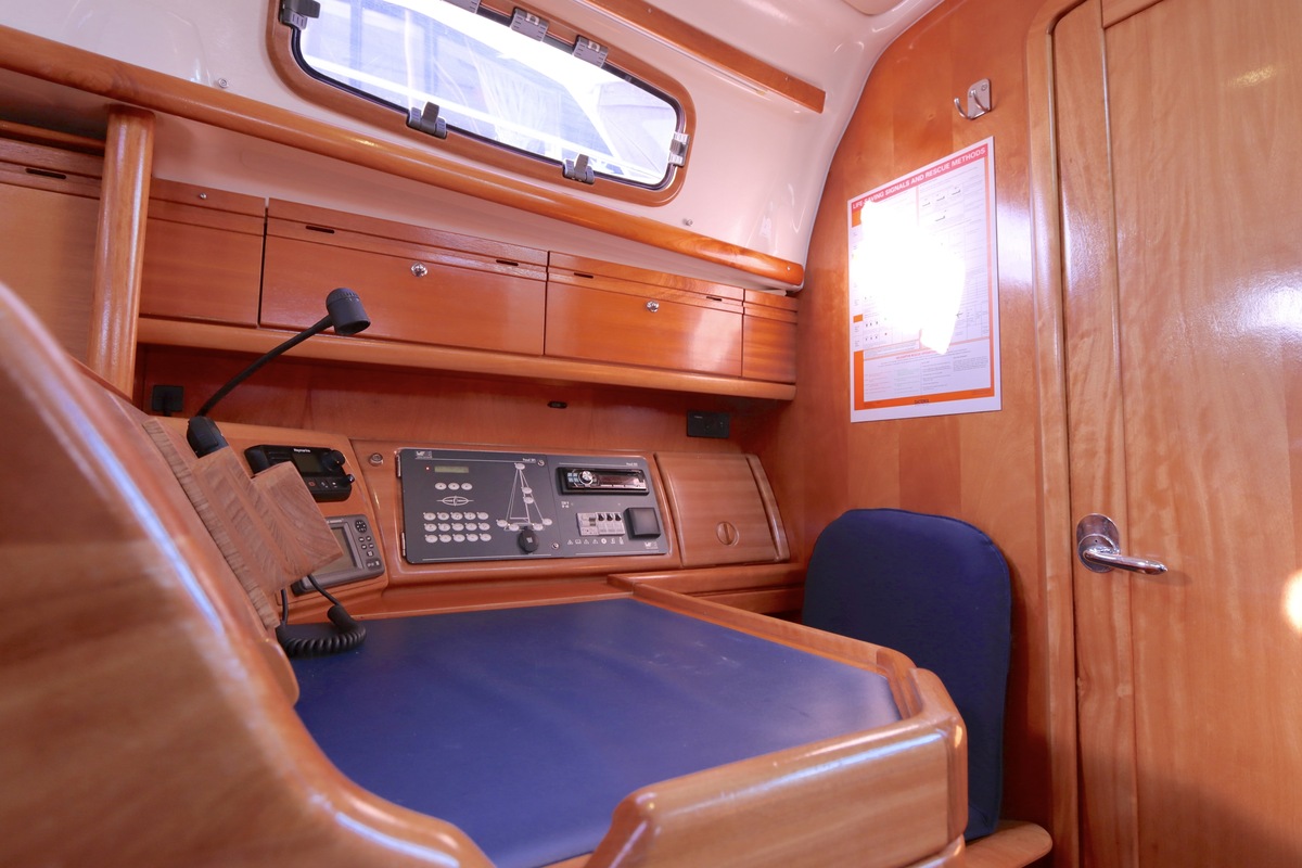 Bavaria 37 Cruiser 2006 – 3 hutten, vleugelkiel, zeilklaar - Foto 8