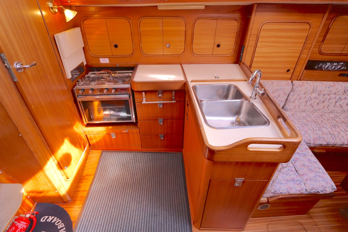 Bavaria 38 1987 – Comfortabel cruisen met vleugelkiel - Foto 8