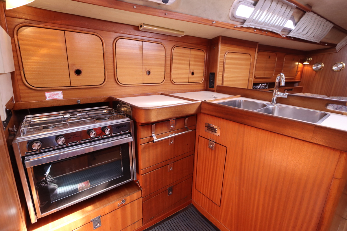 Bavaria 38 1987 – Comfortabel cruisen met vleugelkiel - Foto 9