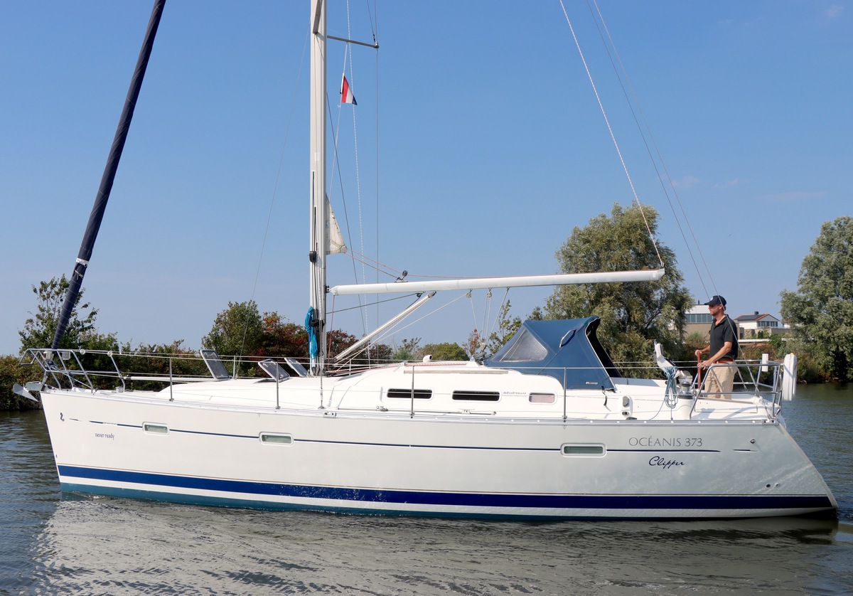 BENETEAU (uit 2005, 11.25m)