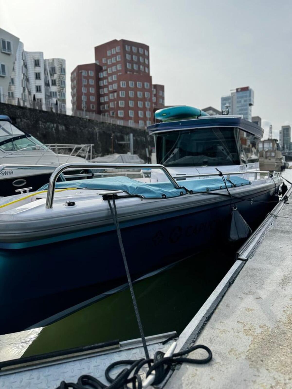 Axopar 28 Cabin 2022 – Finse daycruiser met Mercury V10 - Foto 12