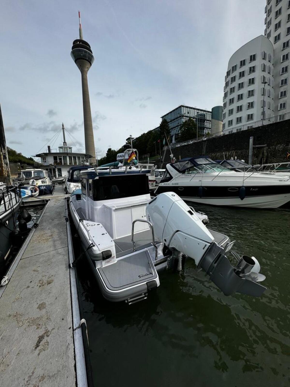 Axopar 28 Cabin 2022 – Finse daycruiser met Mercury V10 - Foto 13