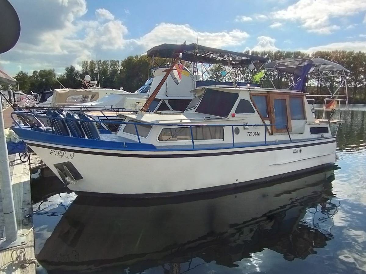 Curtevenne 930 1980 – stalen 9,3m motorjacht met vleugelkiel