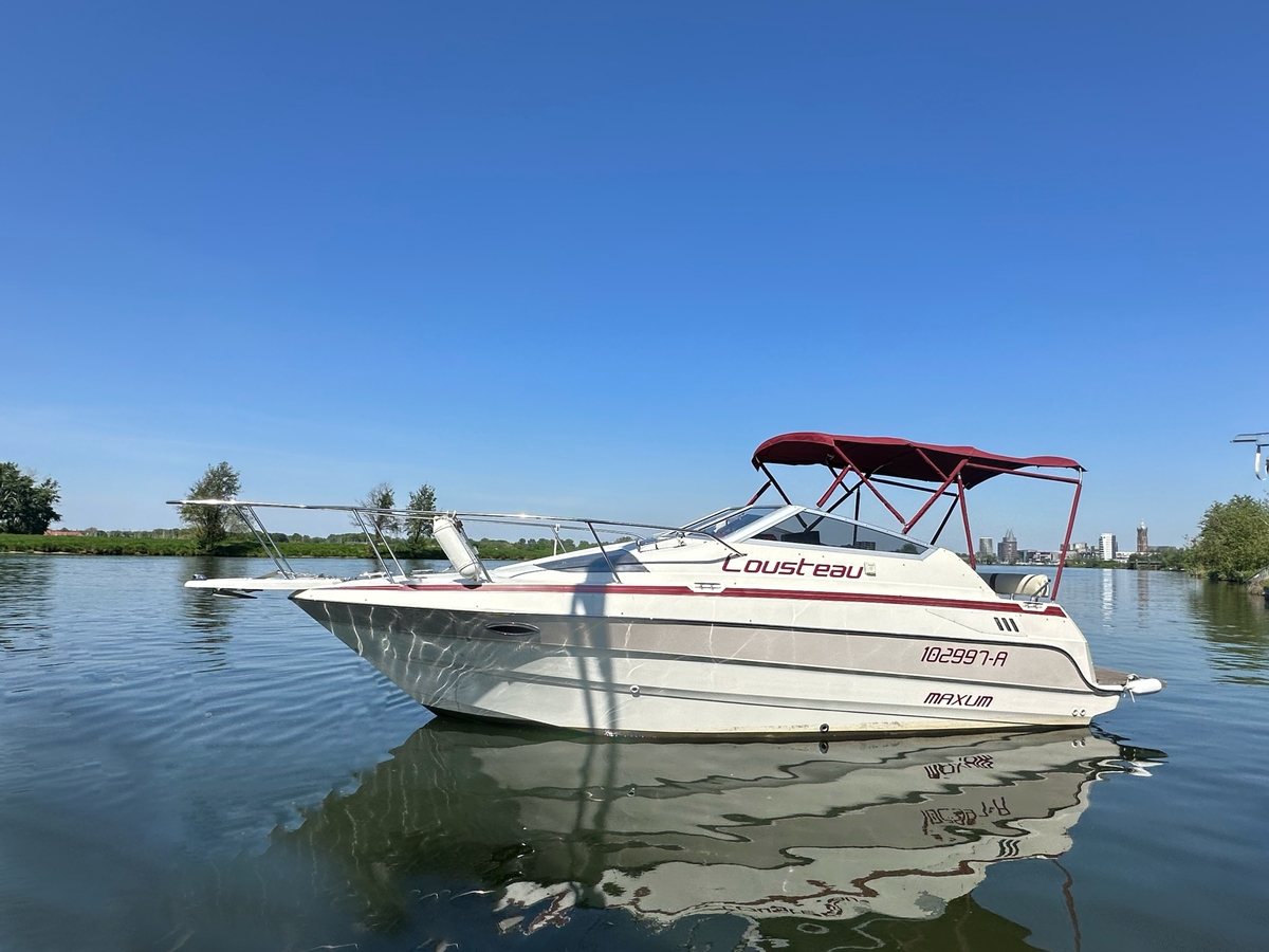 Maxum 2300 (1992) – sportieve daycruiser met 615 motoruren