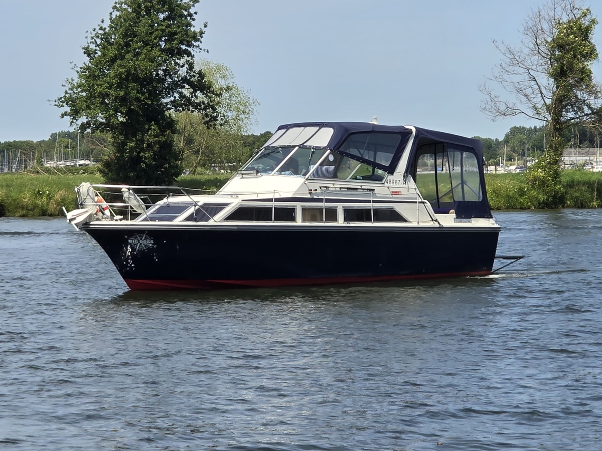 Fairline 32 Phantom 1981 – polyester sportcruiser met Volvo-krachtbron