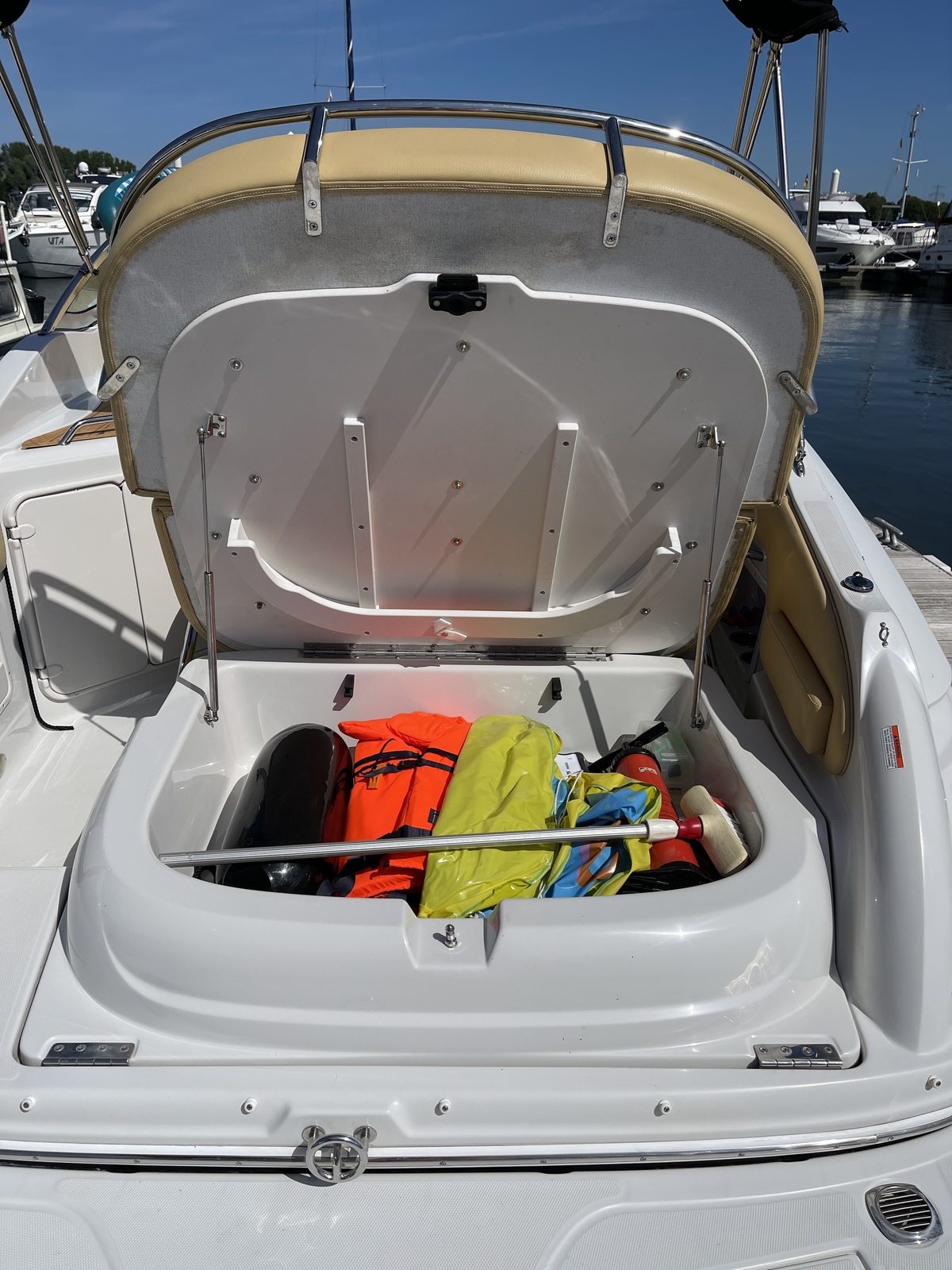 Crownline 280 CR 2010 – Sportieve daycruiser met hut - Foto 10