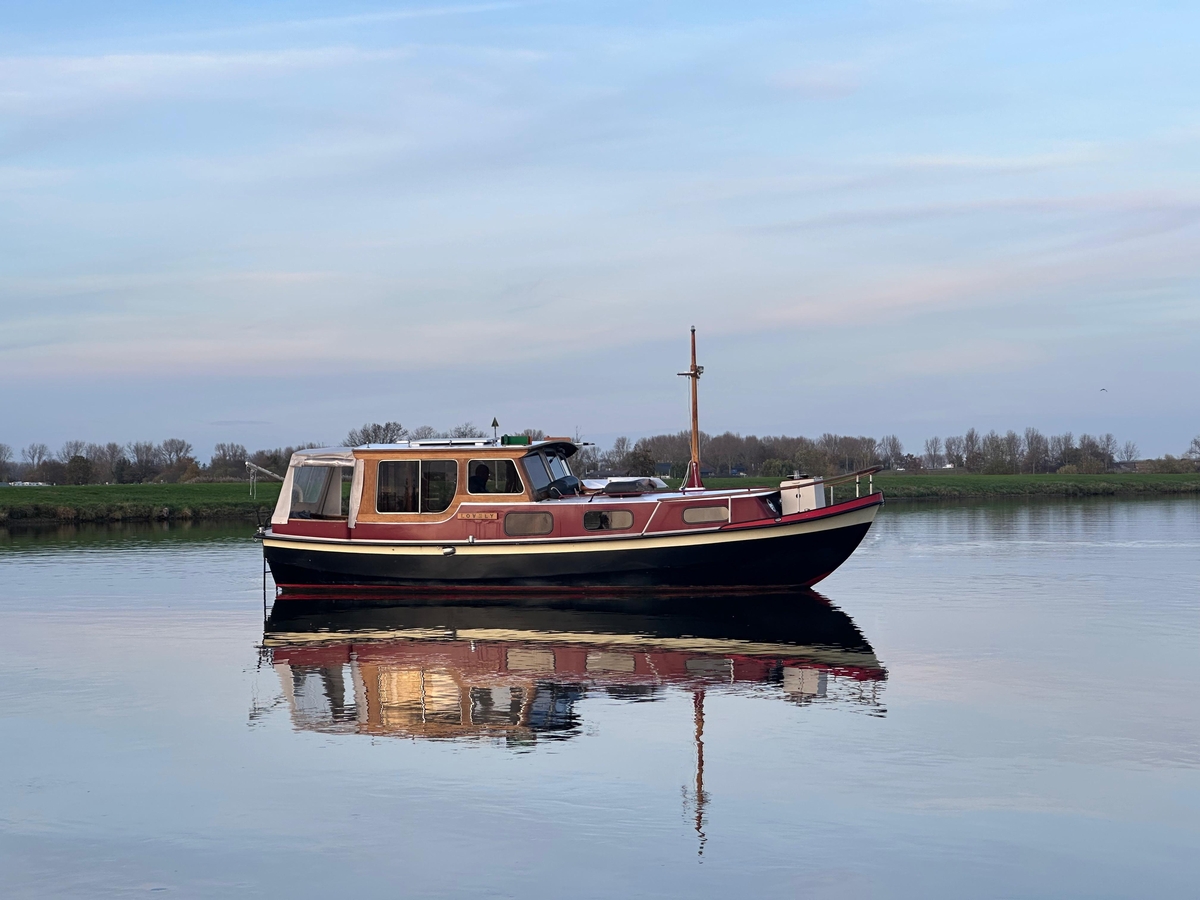 Motorjacht Lovely 985 OK 1987 – stalen romp, 9,85m