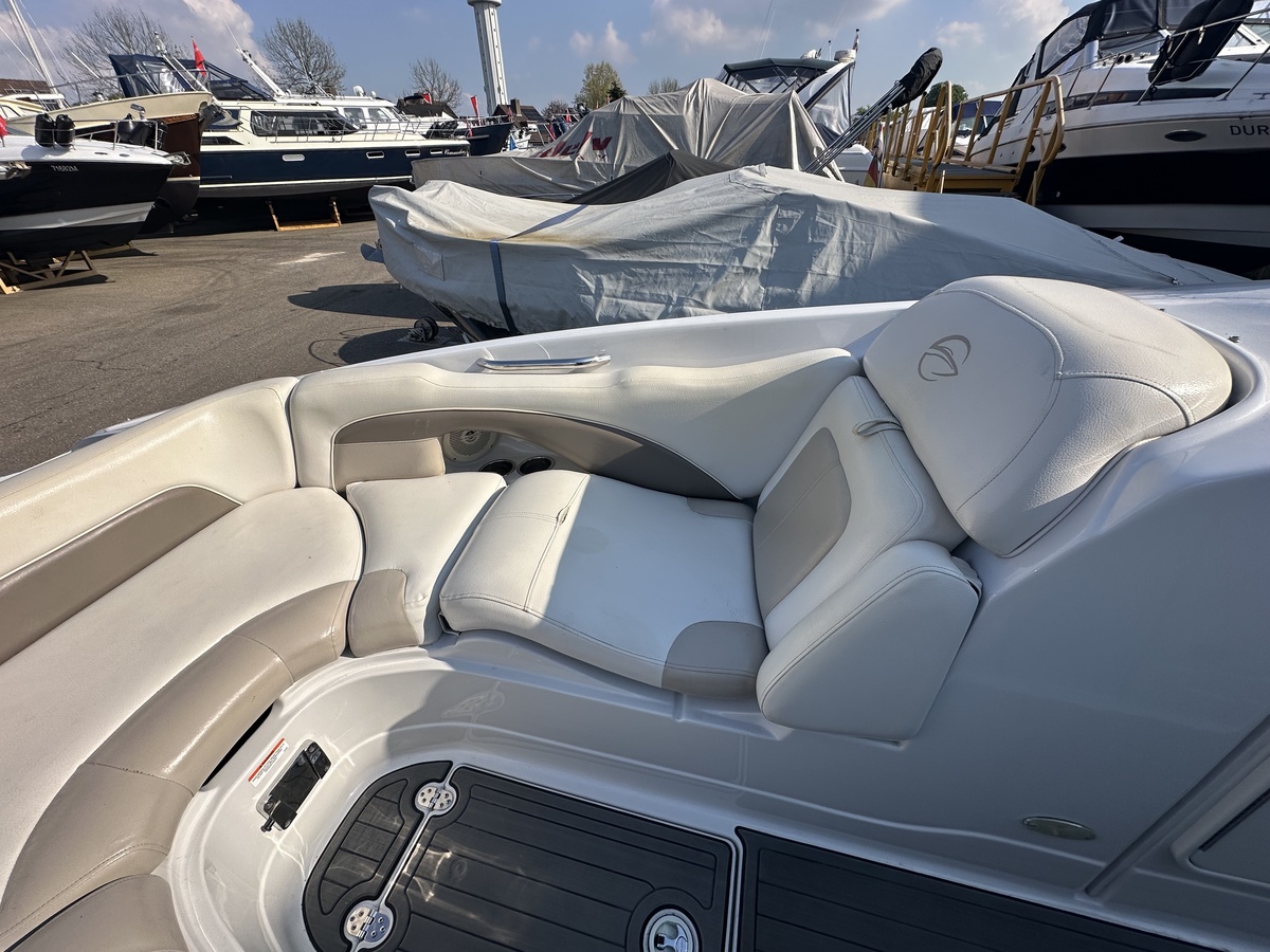 Crownline E6 2011 – 8m bowrider met 300pk Mercruiser - Foto 9