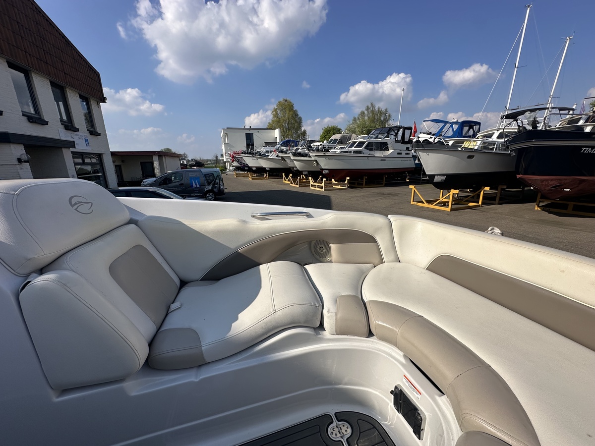 Crownline E6 2011 – 8m bowrider met 300pk Mercruiser - Foto 10