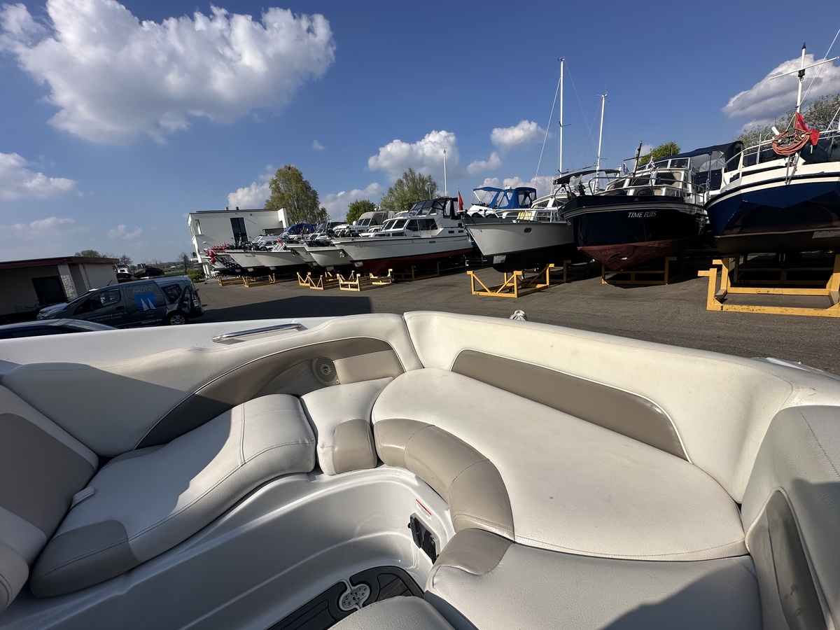 Crownline E6 2011 – 8m bowrider met 300pk Mercruiser - Foto 11