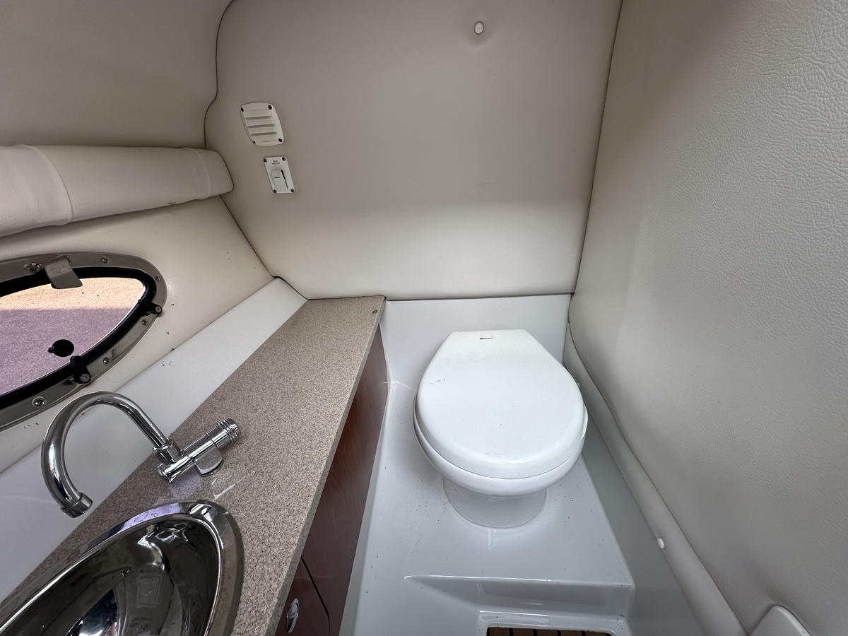 Crownline E6 2011 – 8m bowrider met 300pk Mercruiser - Foto 7