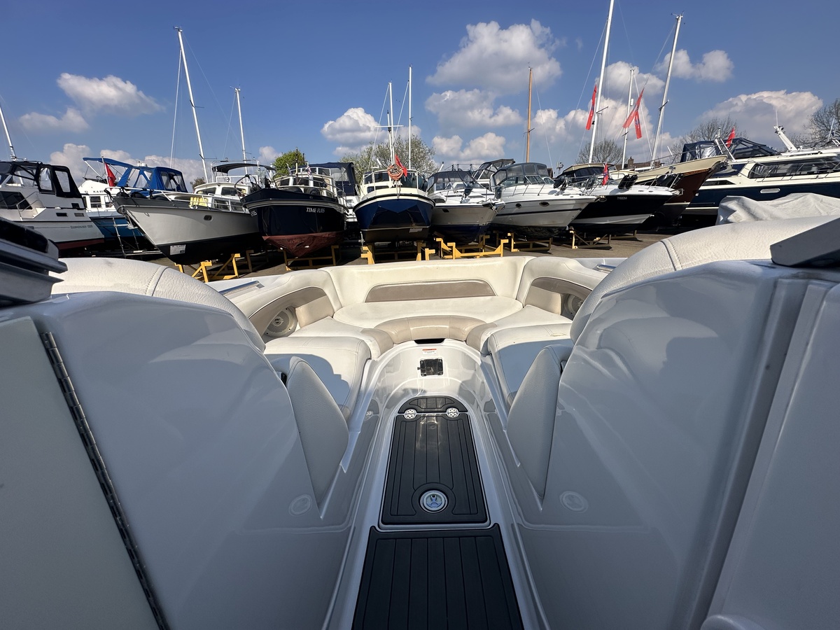 Crownline E6 2011 – 8m bowrider met 300pk Mercruiser - Foto 8