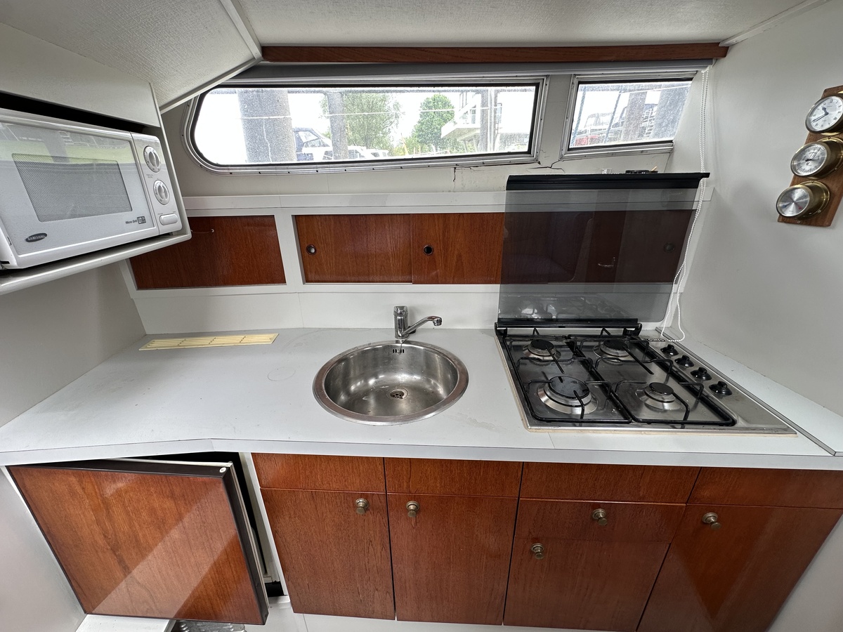 Neptunus 107 (1978) – ruim motorjacht voor binnenwateren - Foto 10