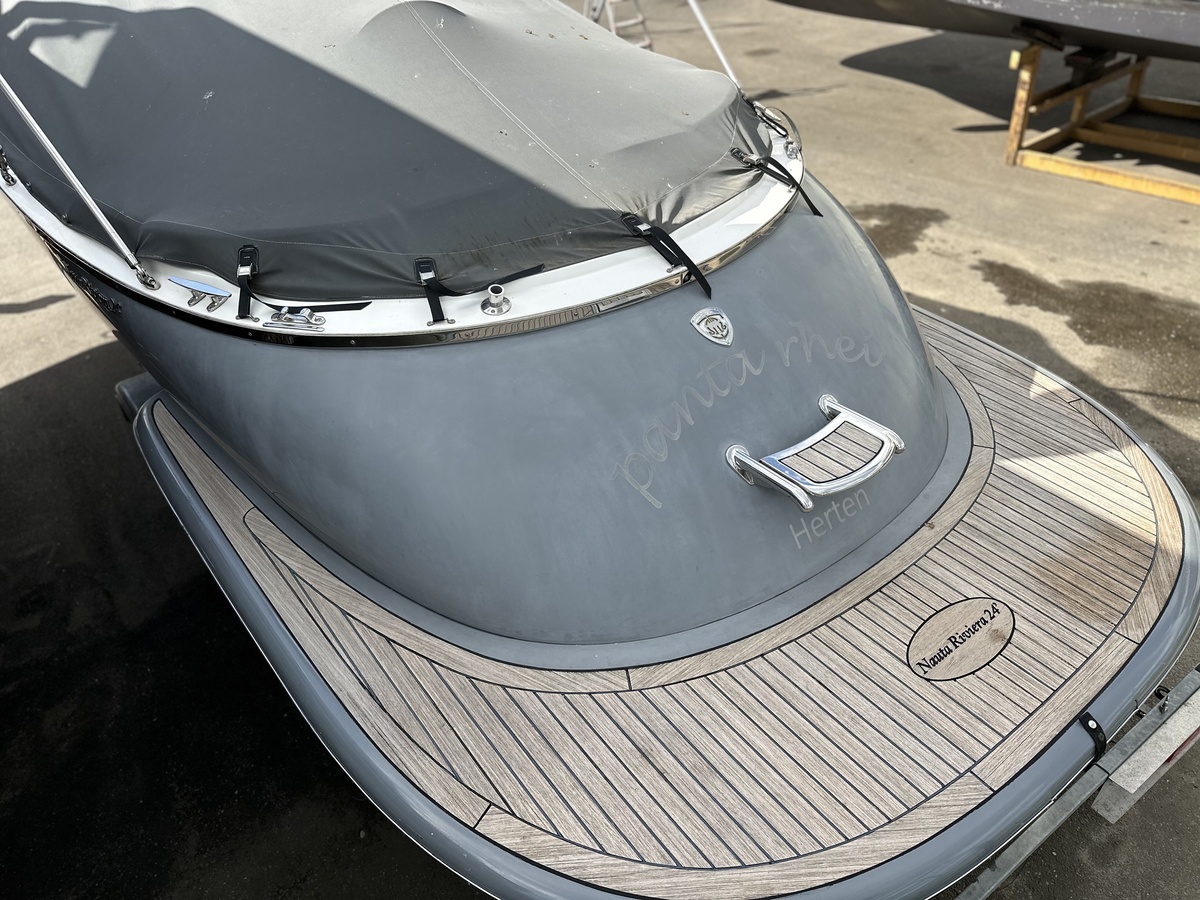 Riviera 24 2011 – Sportief daycruiser met vleugelkiel - Foto 3
