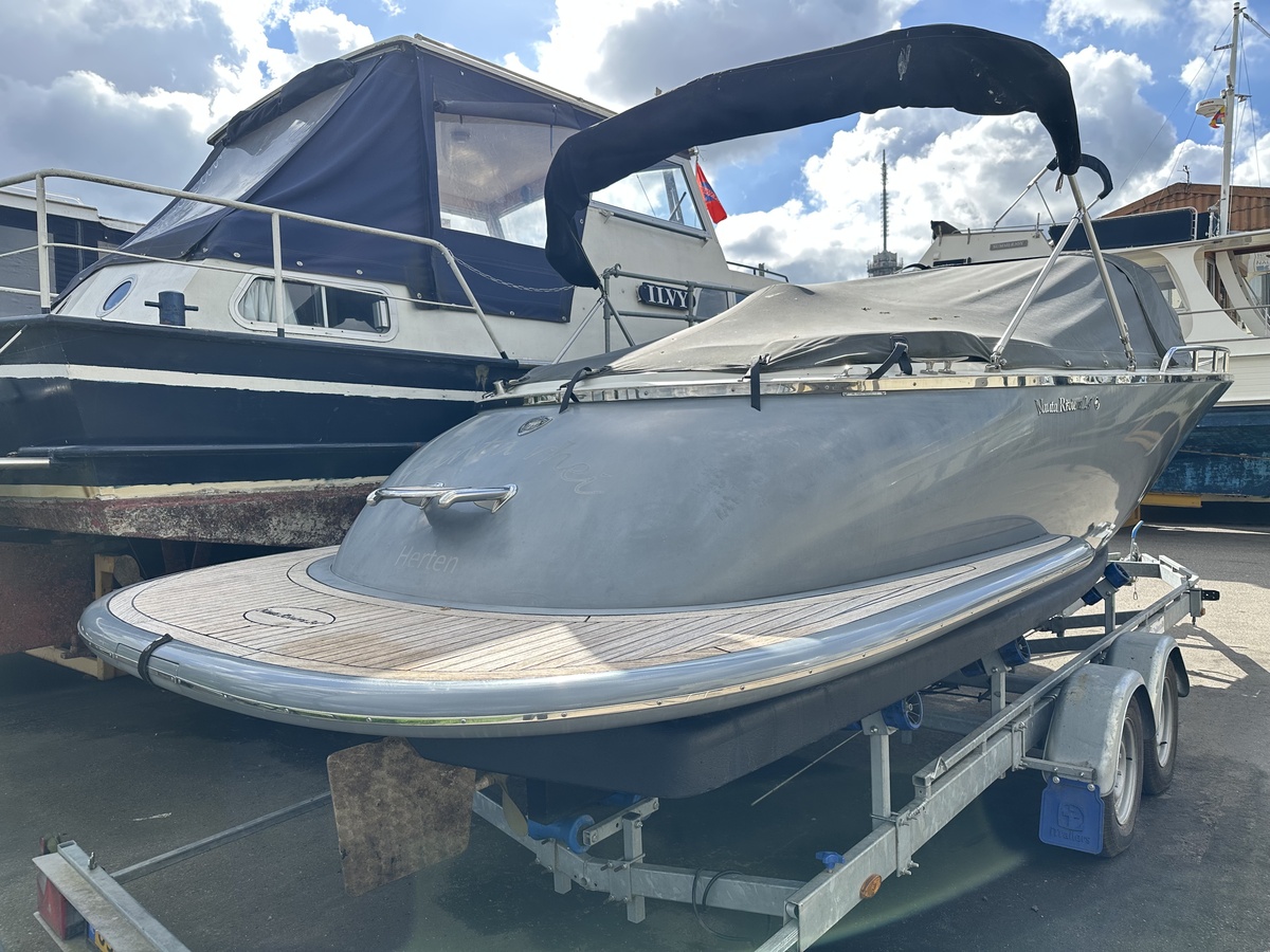 Riviera 24 2011 – Sportief daycruiser met vleugelkiel - Foto 4