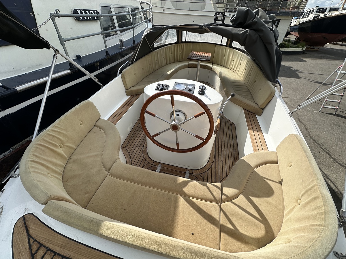 Riviera 24 2011 – Sportief daycruiser met vleugelkiel - Foto 5