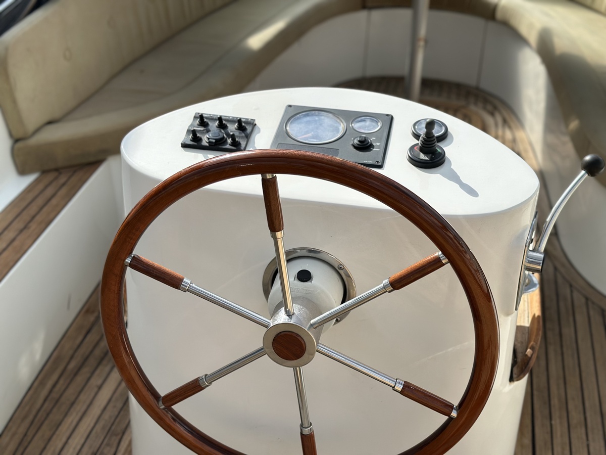 Riviera 24 2011 – Sportief daycruiser met vleugelkiel - Foto 7