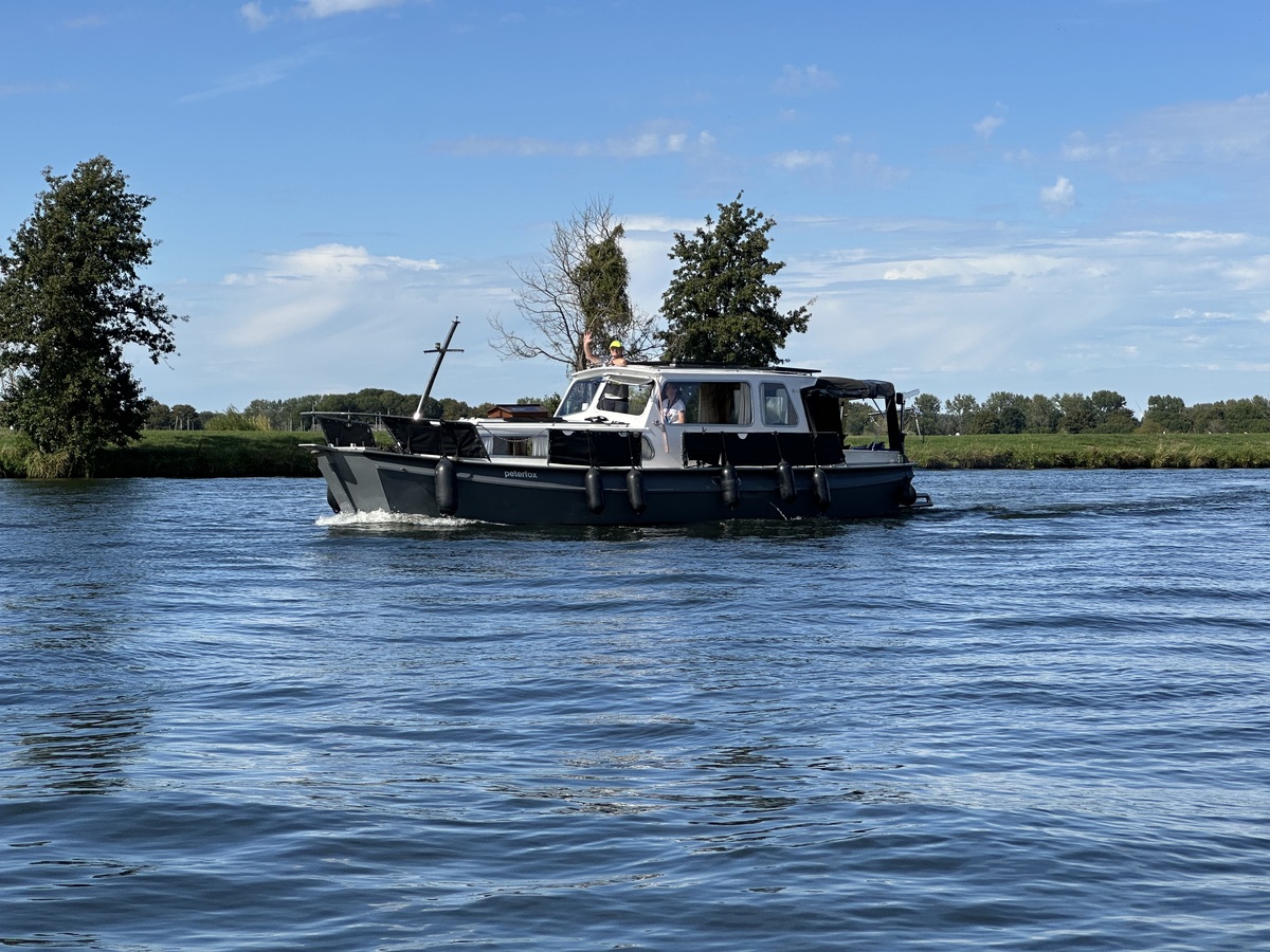 Canaran Schouw motorjacht 1980 – stalen kotter met vaste ligplaats
