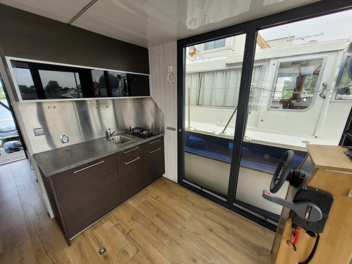 Campi 320 LR 2021 – Bijna nieuwe motorboot met ruime stahoogte - Foto 18