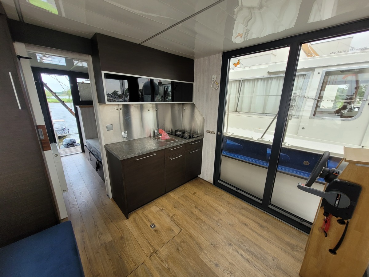 Campi 320 LR 2021 – Bijna nieuwe motorboot met ruime stahoogte - Foto 20
