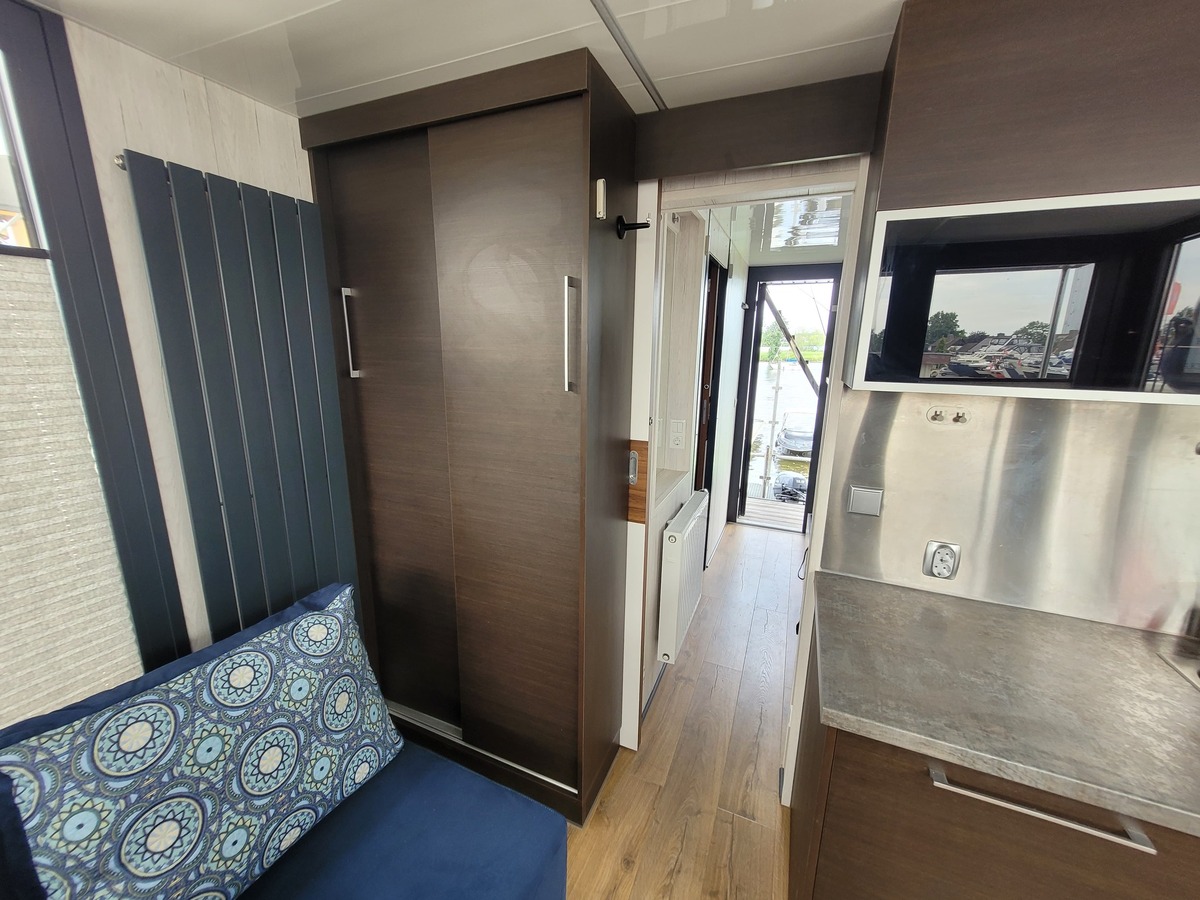Campi 320 LR 2021 – Bijna nieuwe motorboot met ruime stahoogte - Foto 21