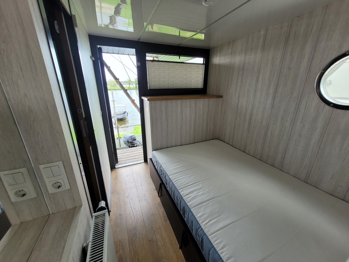 Campi 320 LR 2021 – Bijna nieuwe motorboot met ruime stahoogte - Foto 23