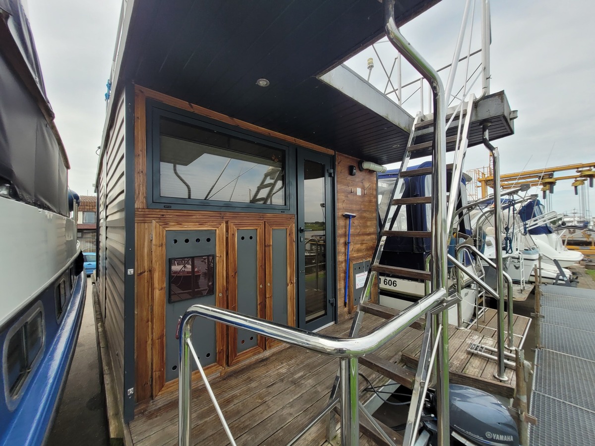 Campi 320 LR 2021 – Bijna nieuwe motorboot met ruime stahoogte - Foto 29
