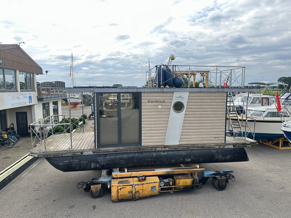 Campi 320 LR 2021 – Bijna nieuwe motorboot met ruime stahoogte - Foto 8