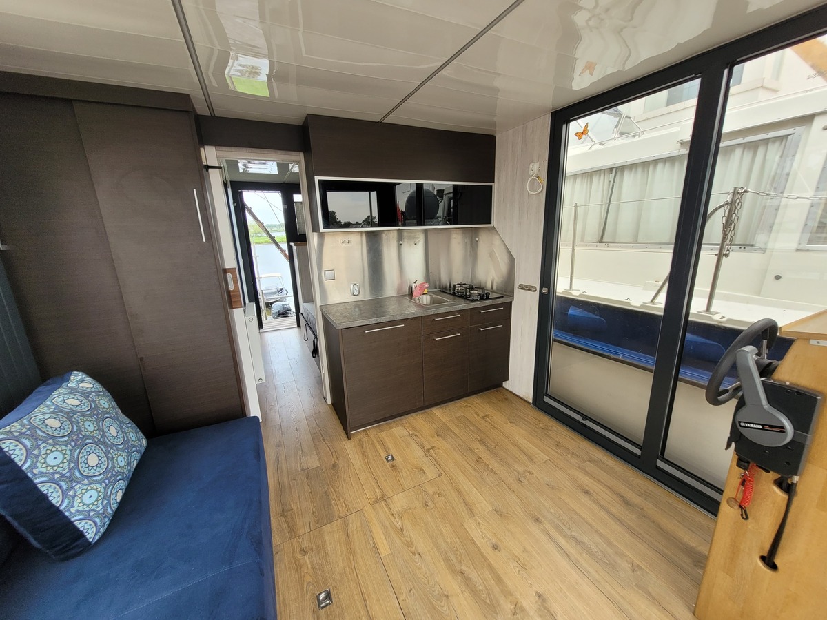 Campi 320 LR 2021 – Bijna nieuwe motorboot met ruime stahoogte - Foto 10