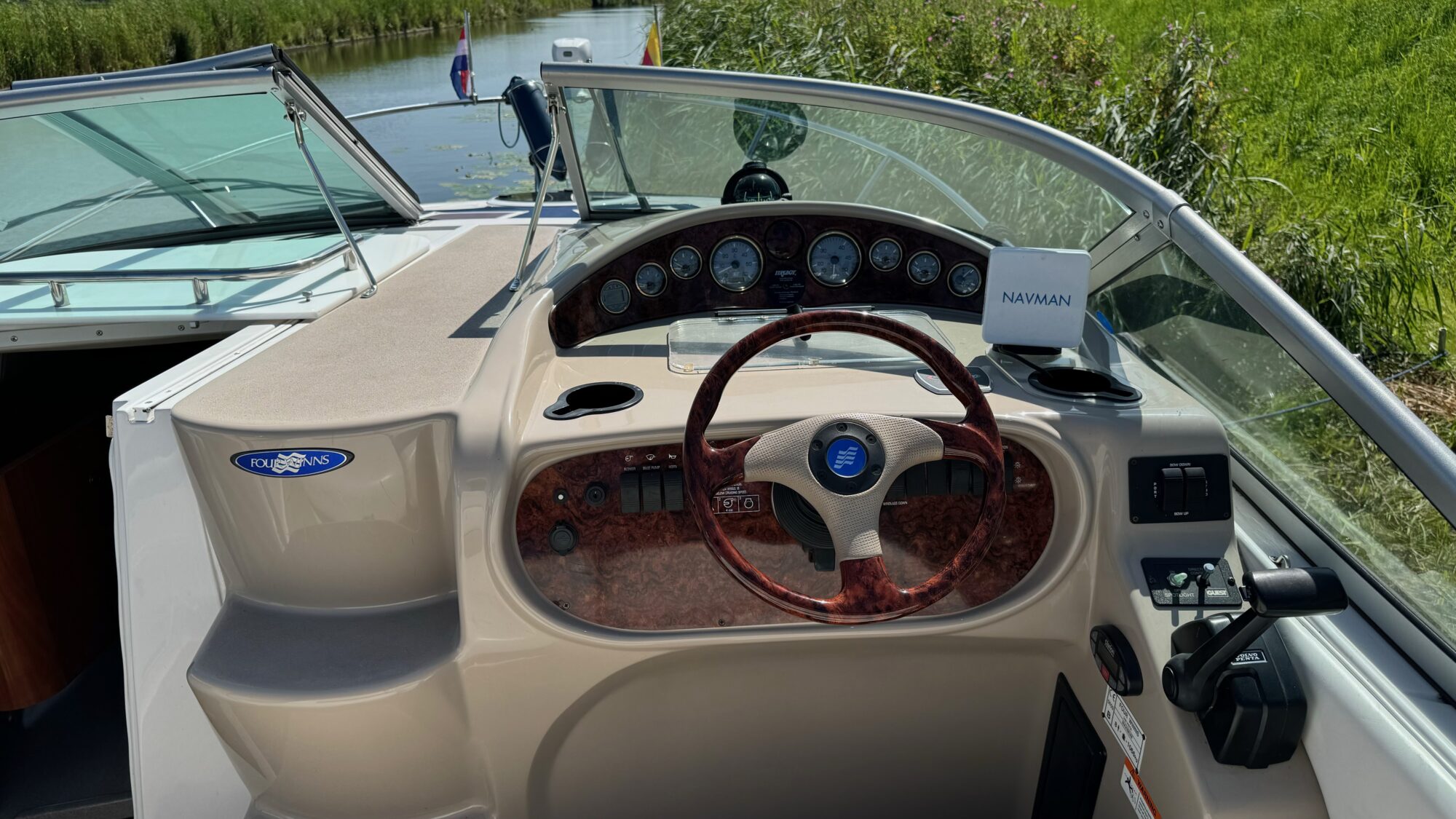 Four Winns 248 Vista 2005 – trailerbaar cruiser met hal-opslag - Foto 15