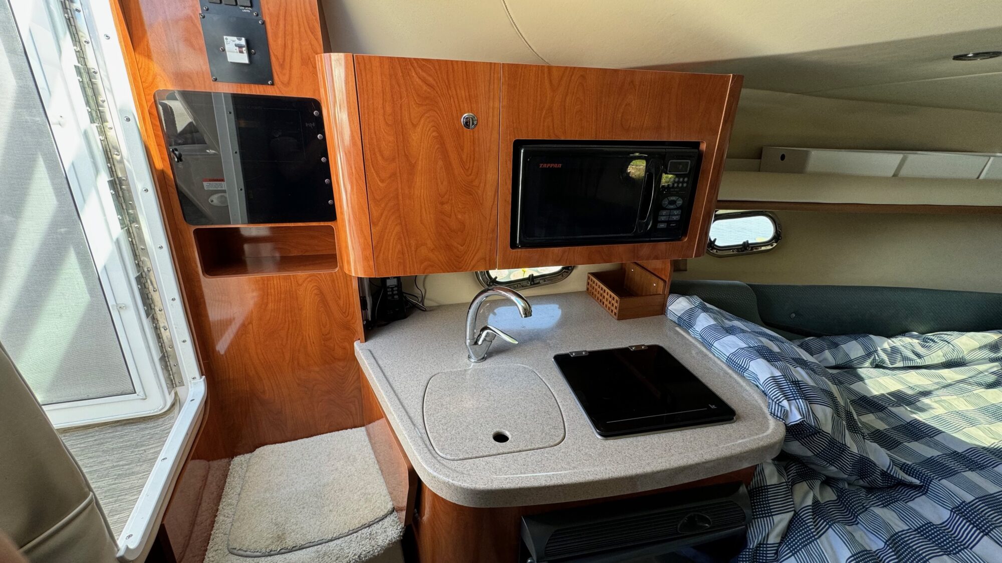 Four Winns 248 Vista 2005 – trailerbaar cruiser met hal-opslag - Foto 24