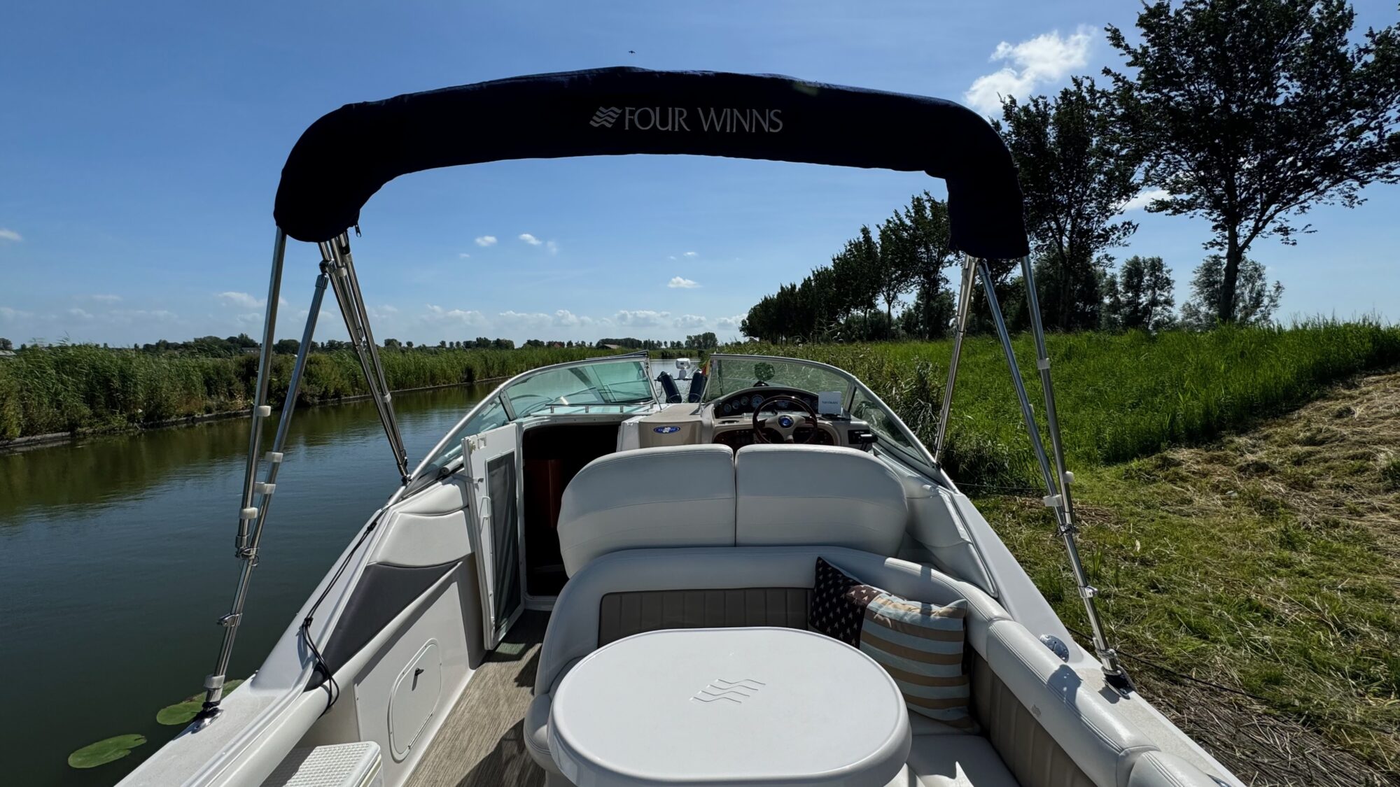 Four Winns 248 Vista 2005 – trailerbaar cruiser met hal-opslag - Foto 9