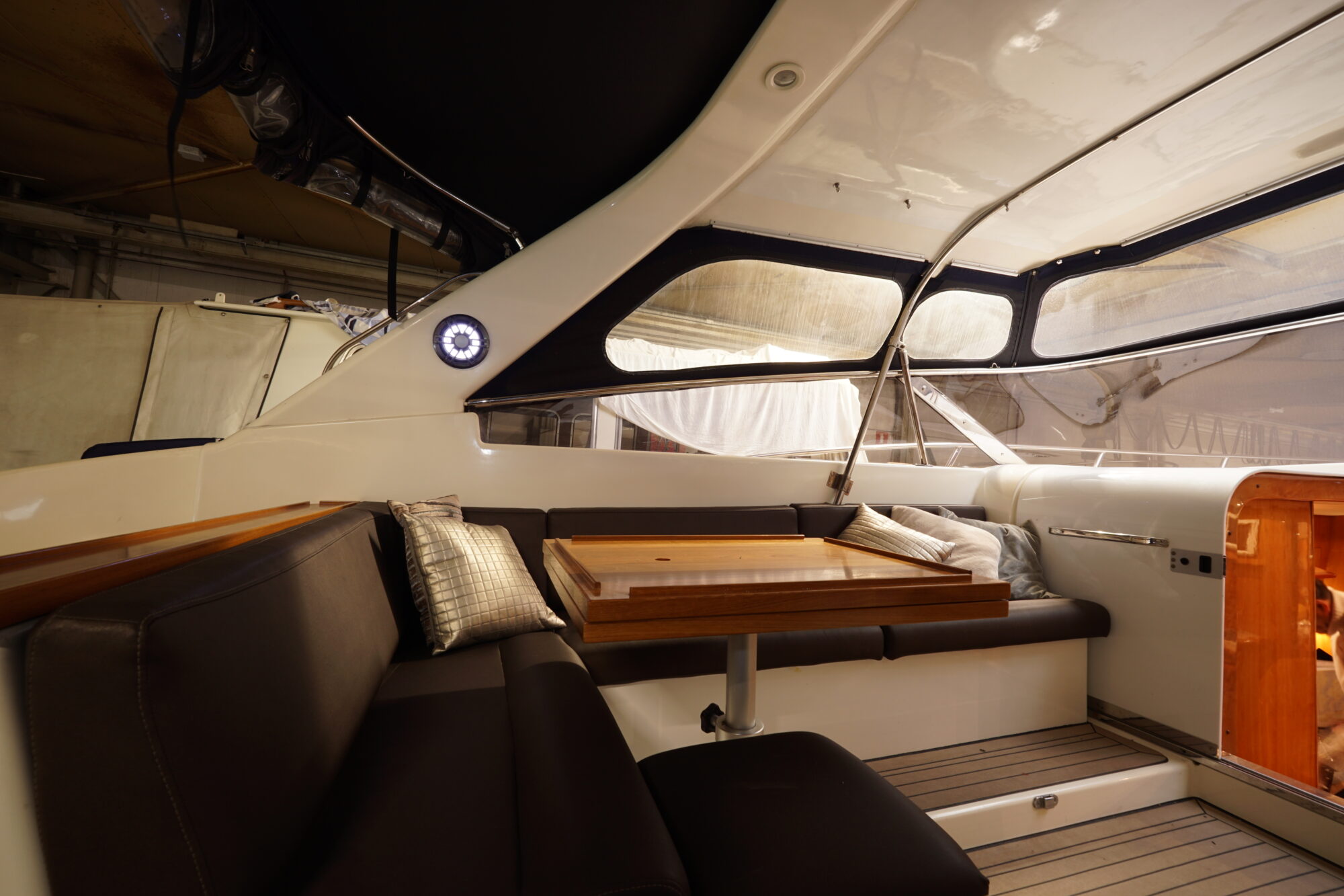 Airon Marine 425 HT 2000 – tweedeks motorjacht met 2×370 pk - Foto 17