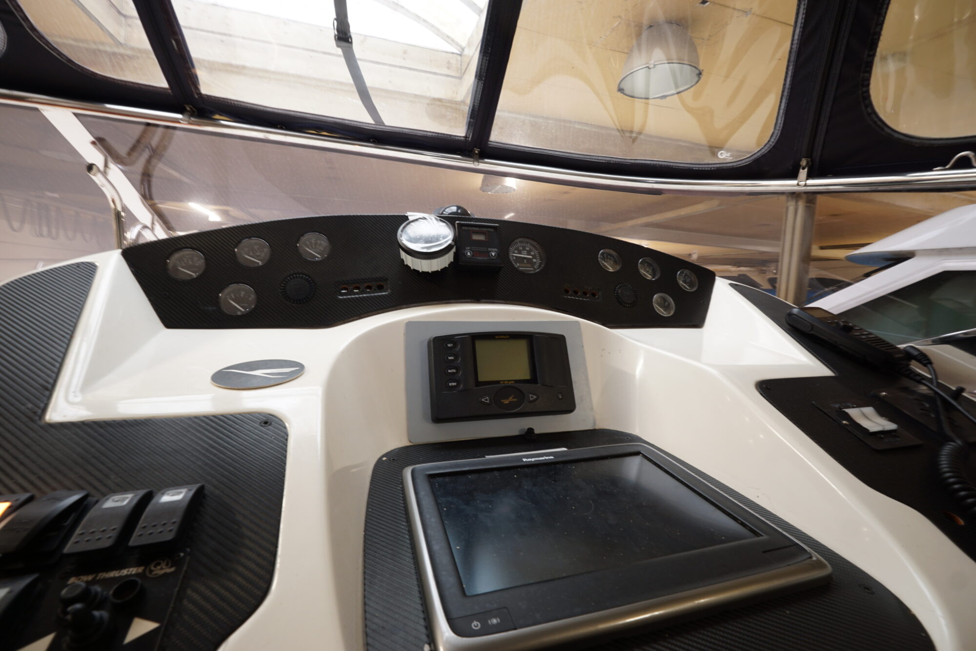 Airon Marine 425 HT 2000 – tweedeks motorjacht met 2×370 pk - Foto 23