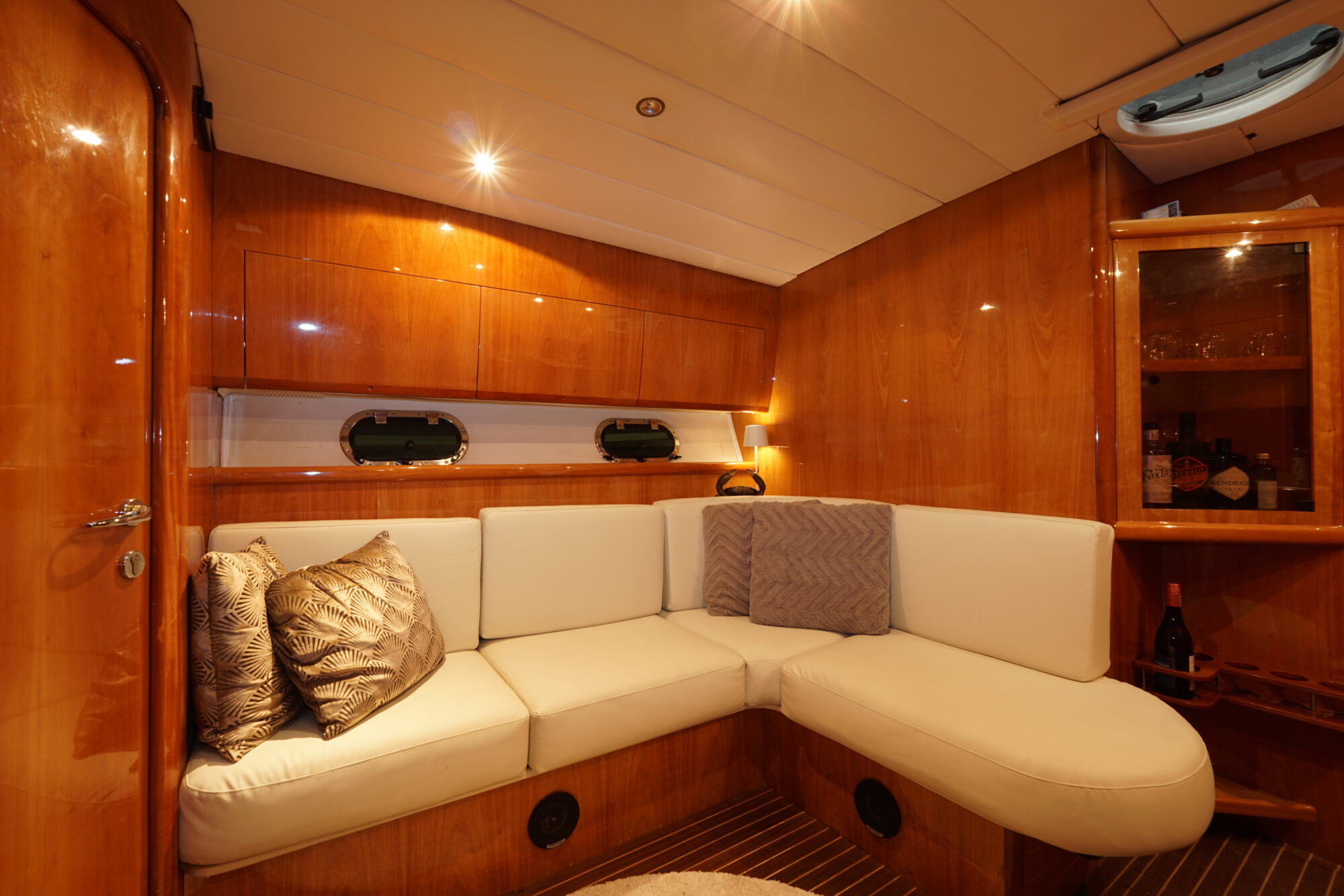 Airon Marine 425 HT 2000 – tweedeks motorjacht met 2×370 pk - Foto 27