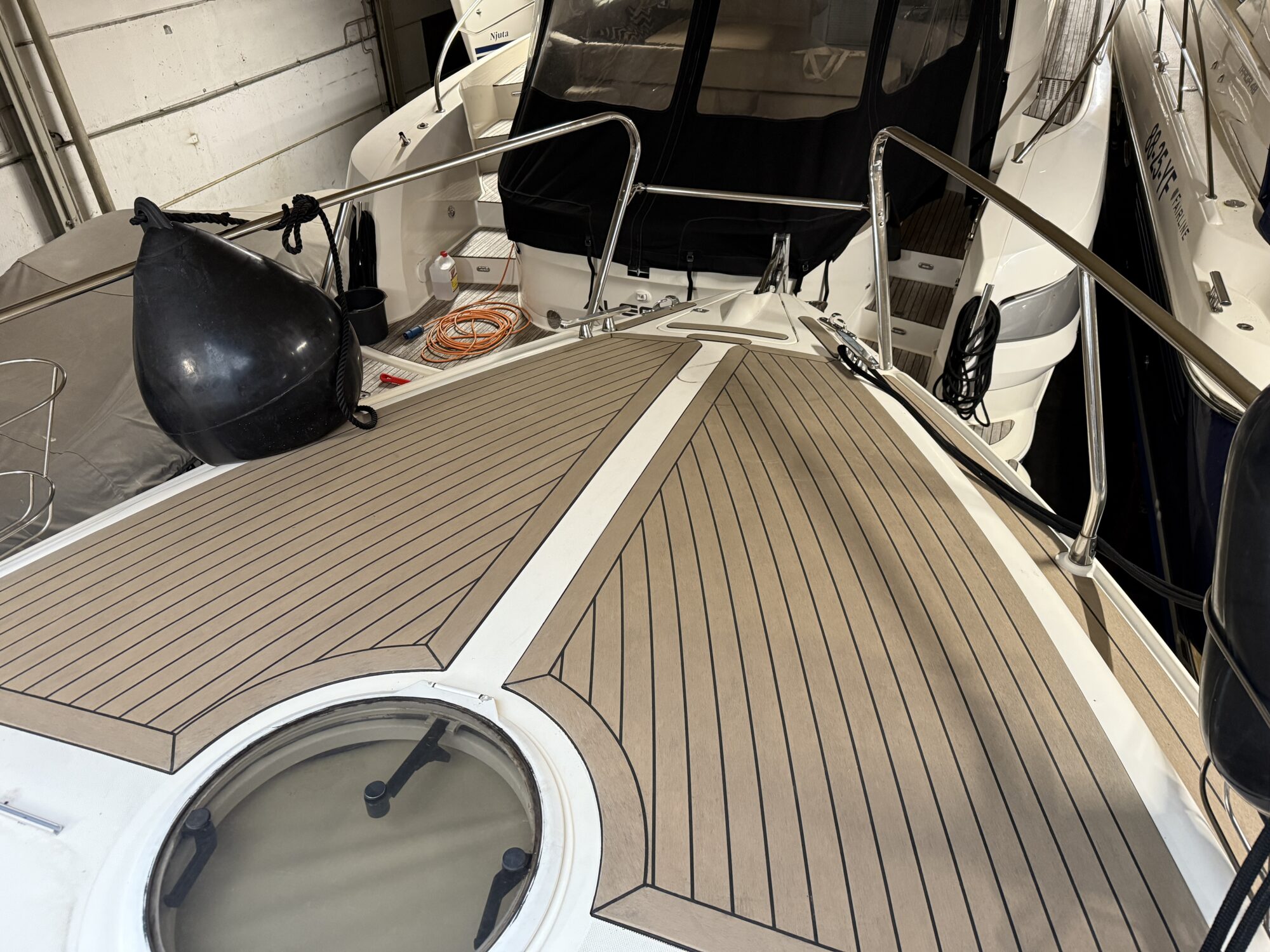 Airon Marine 425 HT 2000 – tweedeks motorjacht met 2×370 pk - Foto 8