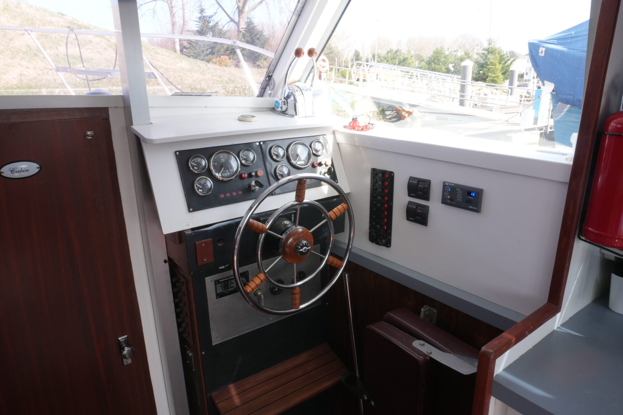 Chris Craft 11.00 Flybridge 1978 – dubbele flybridge-stuurpost - Foto 17