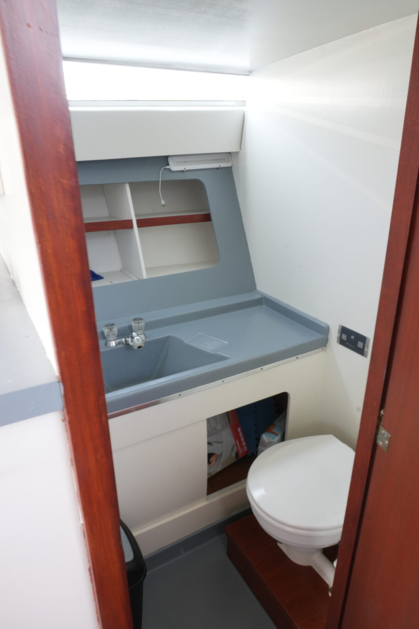 Chris Craft 11.00 Flybridge 1978 – dubbele flybridge-stuurpost - Foto 19