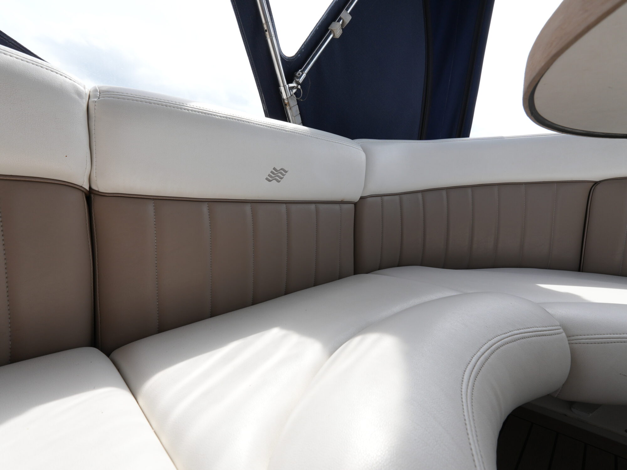 Four Winns 248 Vista 2004 – 280 pk met boeg- en hekschroef - Foto 10
