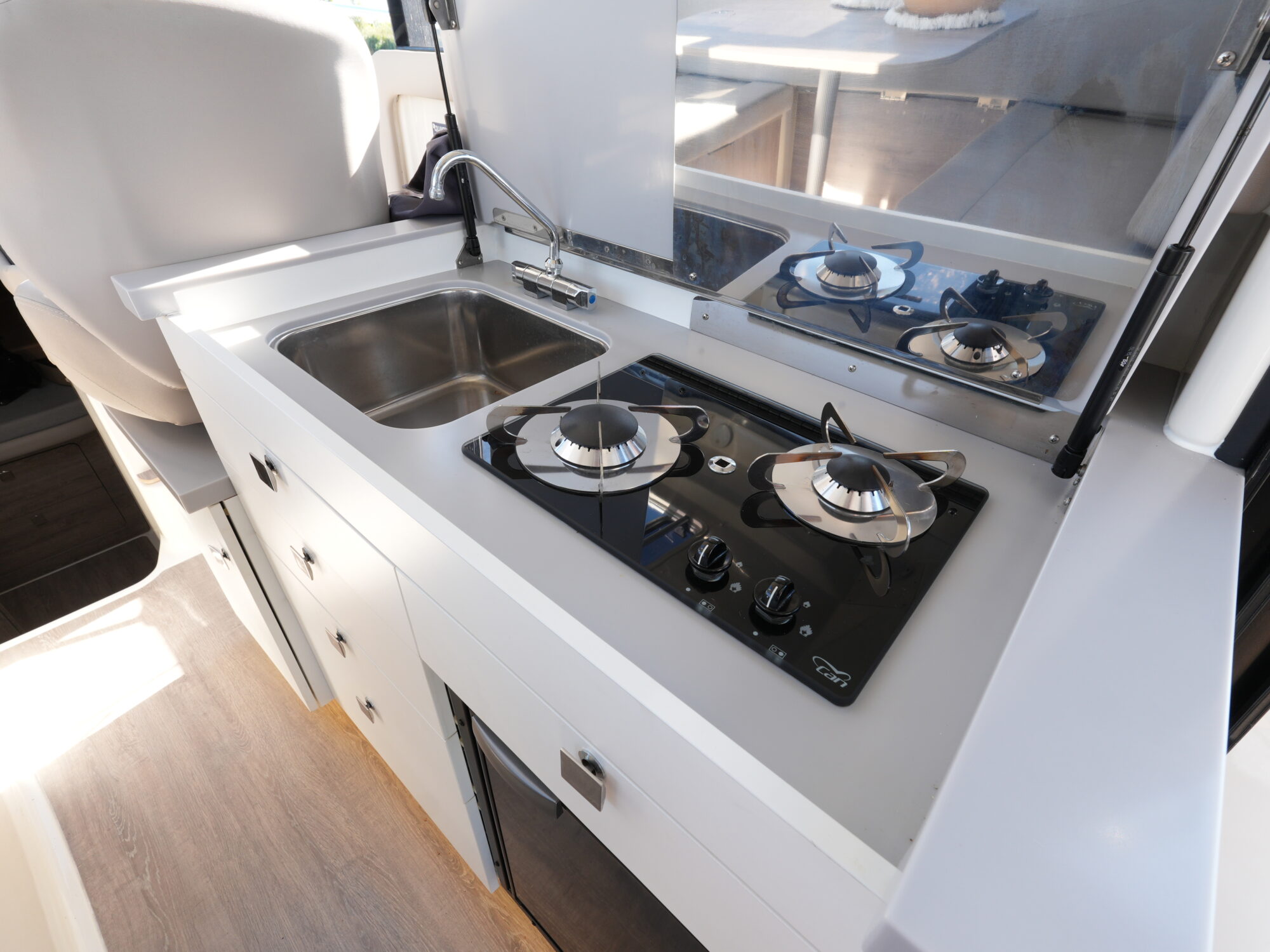 Quicksilver 905 Activ Weekend 2019 – Outboard met dubbele hut - Foto 16