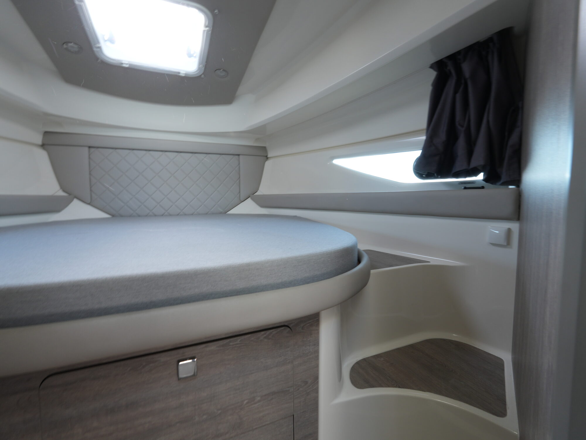 Quicksilver 905 Activ Weekend 2019 – Outboard met dubbele hut - Foto 24