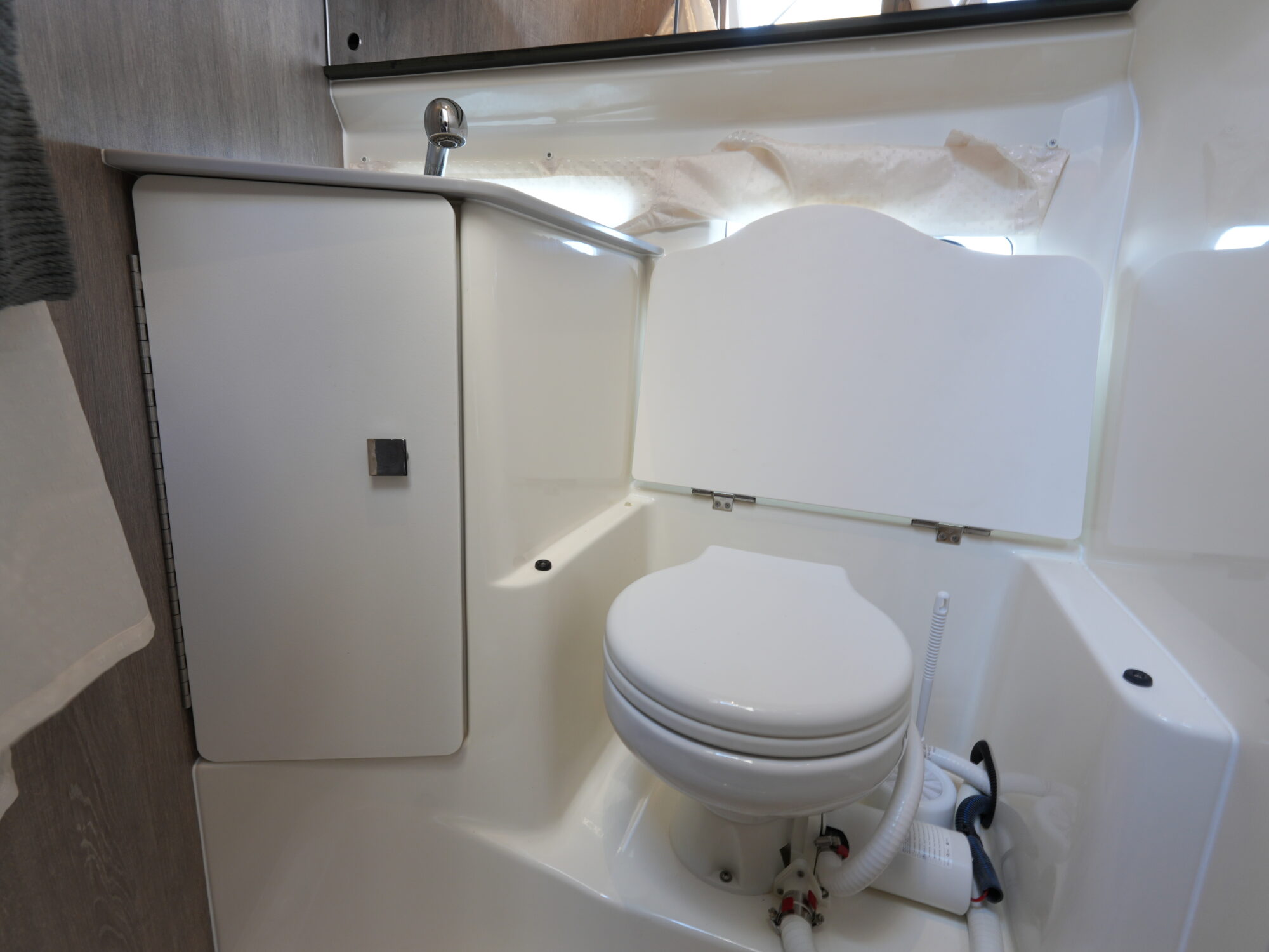 Quicksilver 905 Activ Weekend 2019 – Outboard met dubbele hut - Foto 26