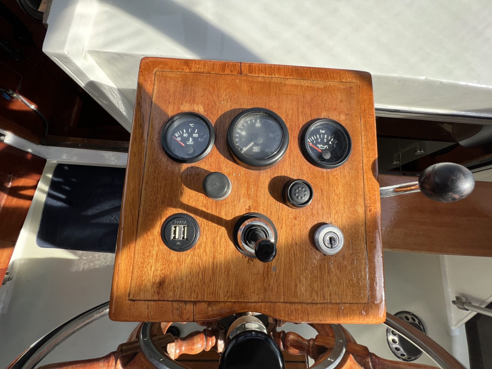 Beachcraft 11.30 AK Cabrio 1979 – Mahonie met boegschroef - Foto 11
